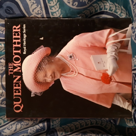 Book - Picture 1 of 6